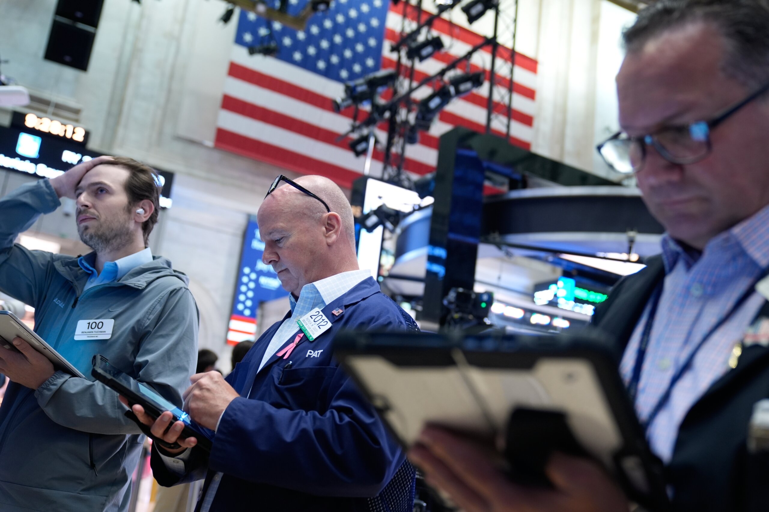 Oil prices rise another 3%, while Wall Street drifts in mixed trading