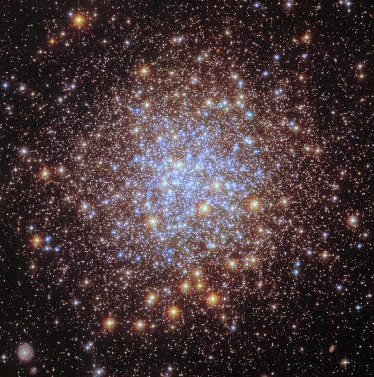 Hubble images globular cluster M72