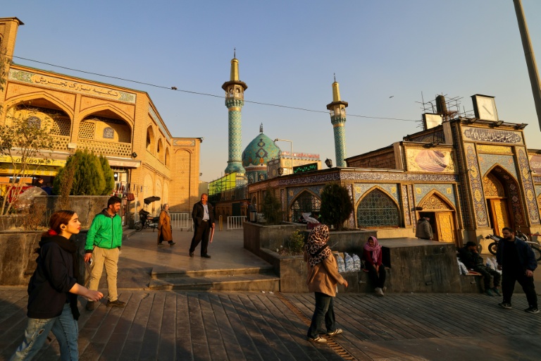 Iran-US talks resume amid fears of strikes and nuclear deal progress