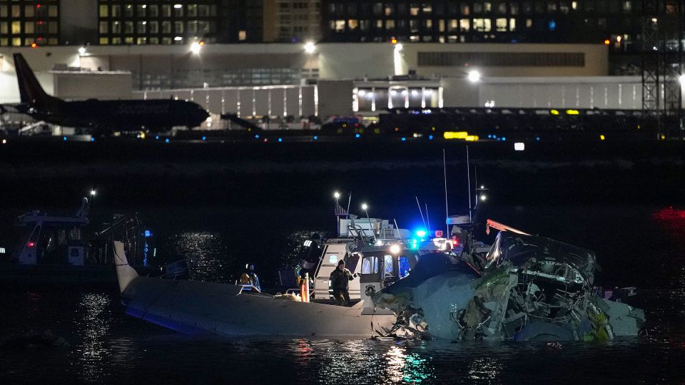 Chain of errors led to deadly midair collision near Washington, DC, investigators conclude