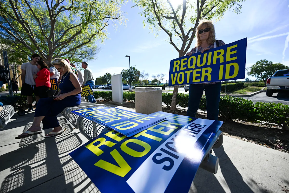In voting process, photo ID gets wide support, CBS News poll finds