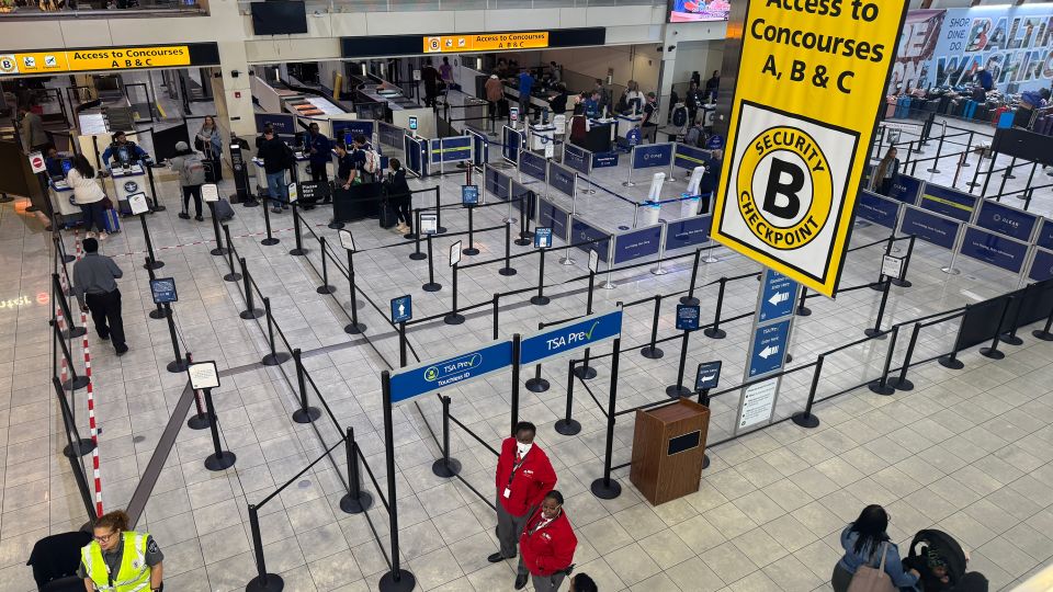 Airport wait times plummet from hours to minutes as TSA workers start getting back pay