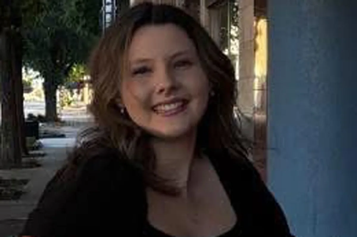 19-Year-Old Oklahoma Woman Dies After Leaning Out of Car Window and Falling onto Interstate