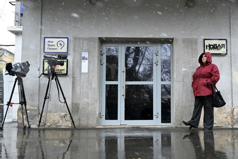 Russian police raid independent Novaya Gazeta media outlet