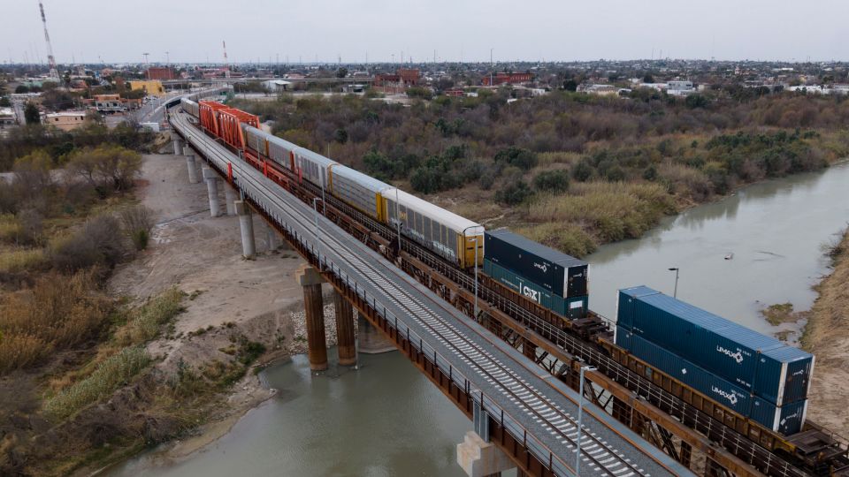 6 people found dead in a boxcar in Texas as temperatures soared, police say