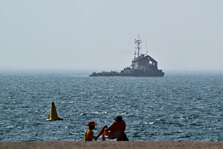 US-Iran strikes escalate as Iran hits Gulf radar and Houthis blockade Saudi ports