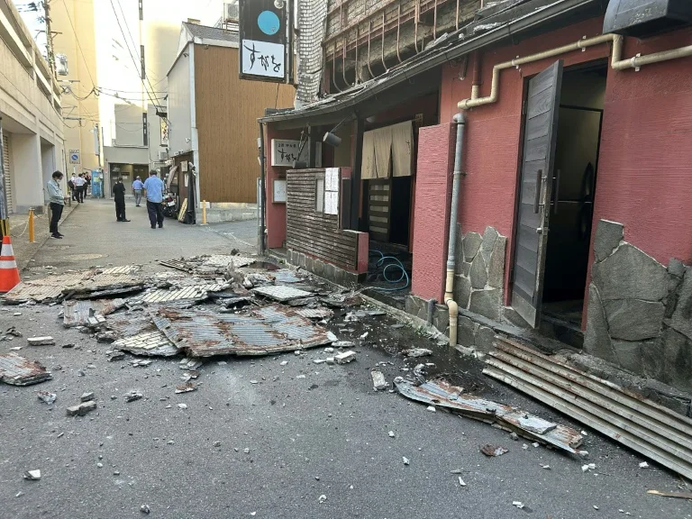 Many feared trapped in quake-hit Japan mall