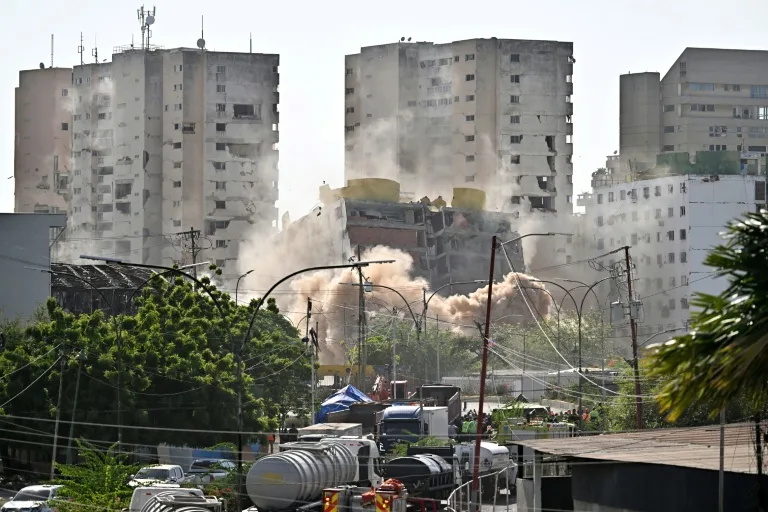 Venezuela begins demolishing buildings in quake zone