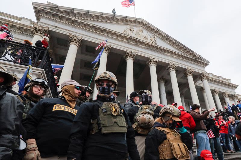 US judge grants DOJ request to dismiss January 6 cases against Oath Keepers