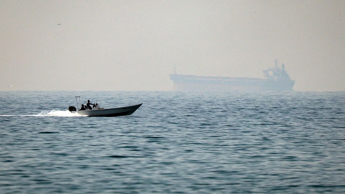 Iran and Oman negotiate joint Strait of Hormuz shipping corridor