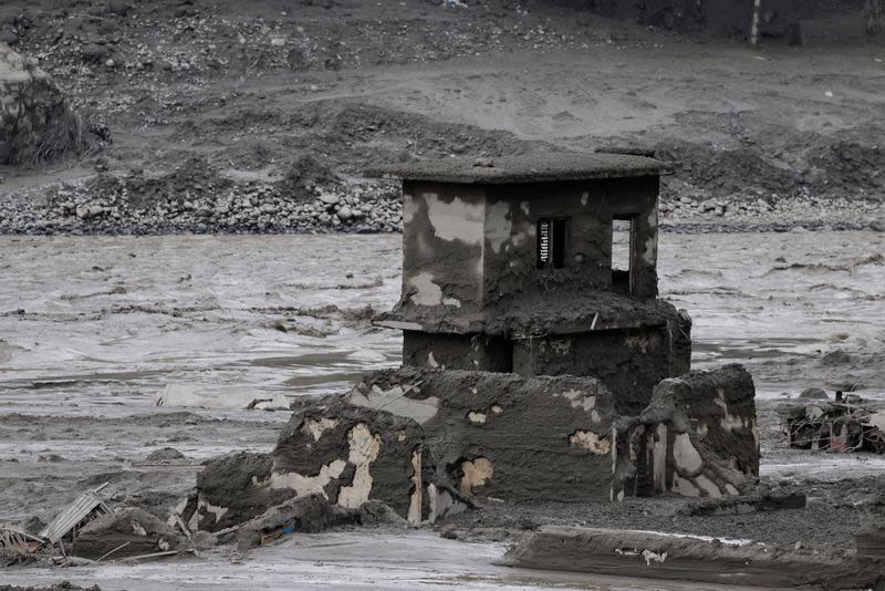 Rescuers search for survivors after devastating Nepal flood