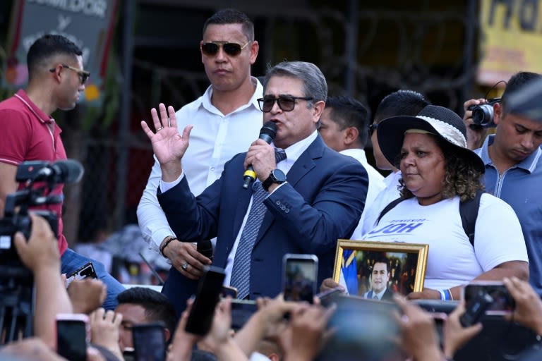 Honduran judge drops corruption charges against ex-leader Hernandez
