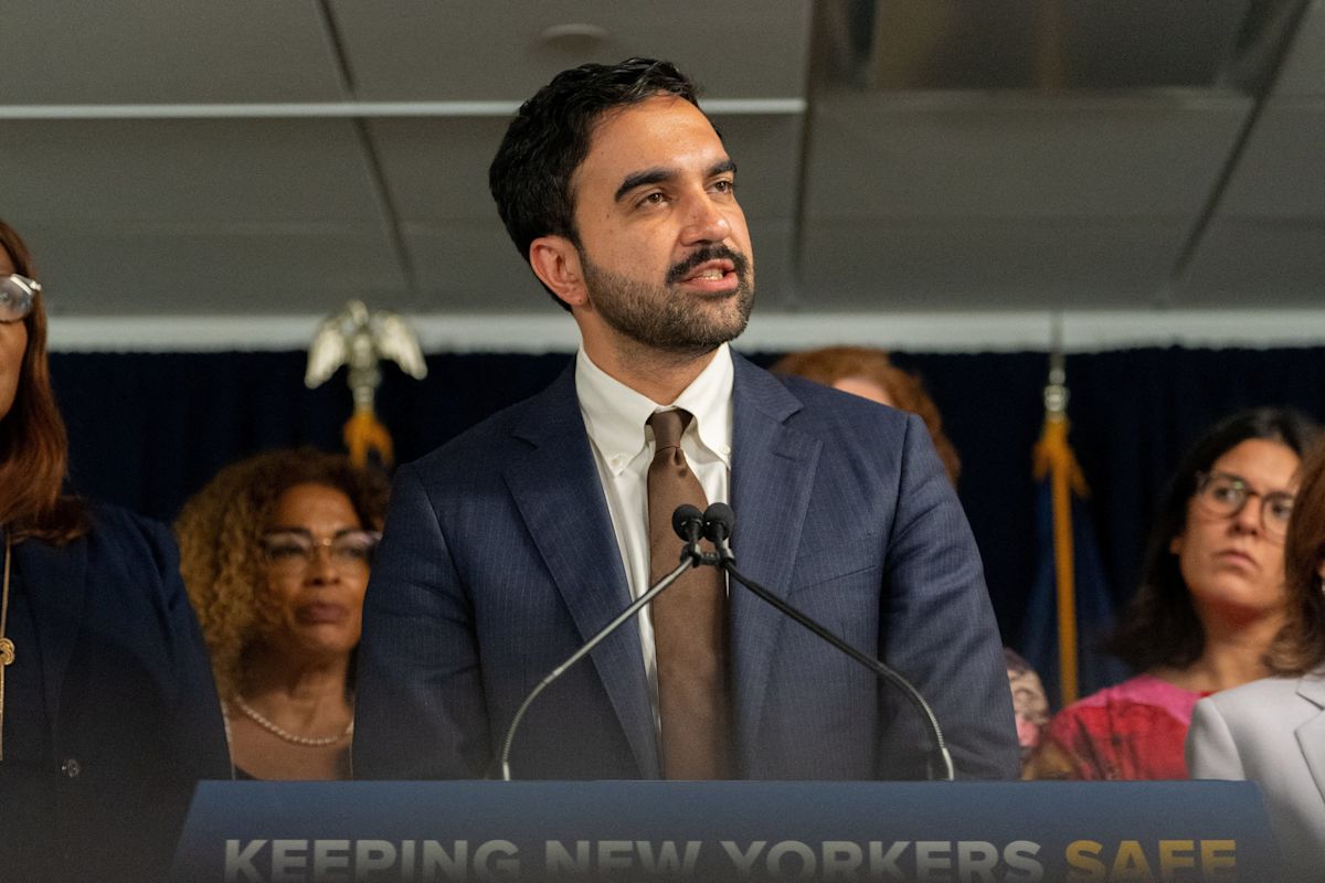 NYC leads lawsuit over Trump rule linking benefits to green cards