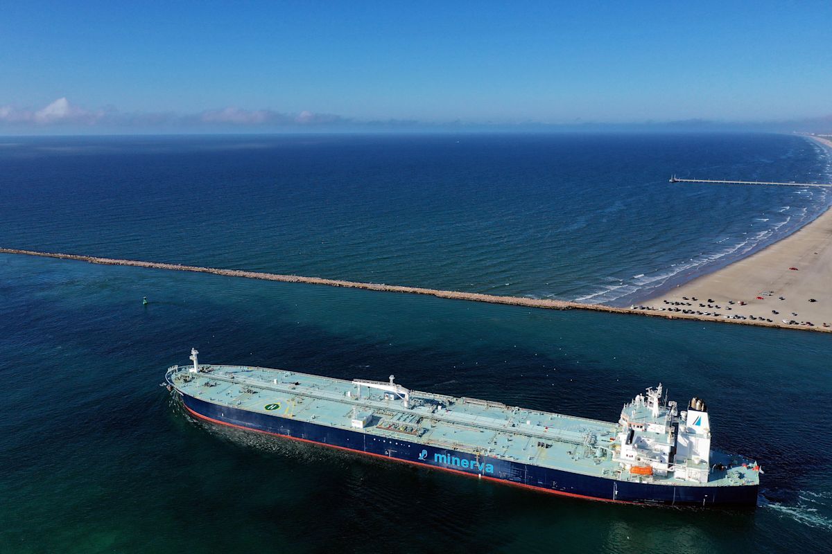 Coast Guard, FBI boarded Texas-bound oil tanker to investigate cyberattack