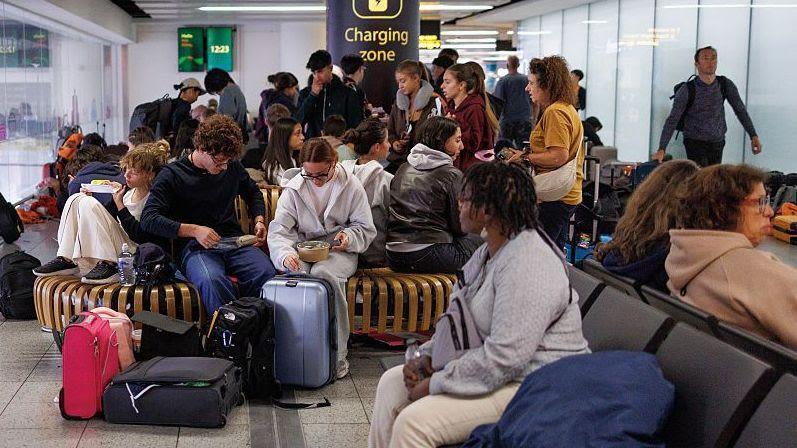 Flight chaos caused by 'millisecond' software defect, report says