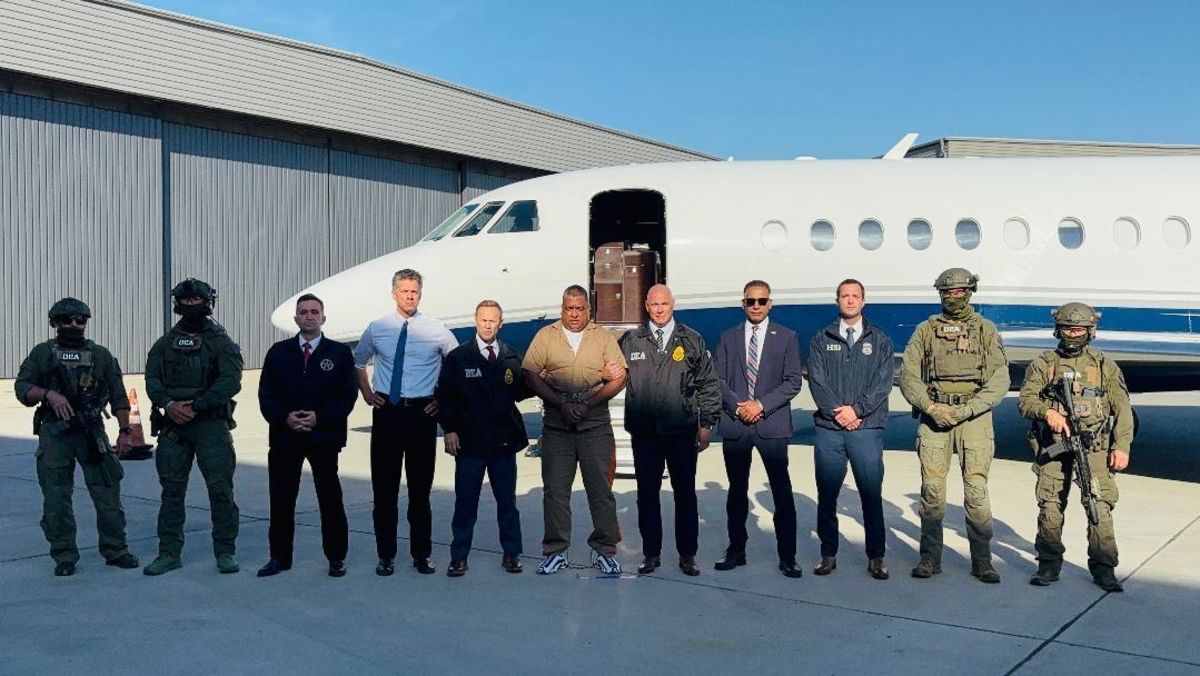 Accused drug lord "The Spider" extradited to U.S. from Colombia