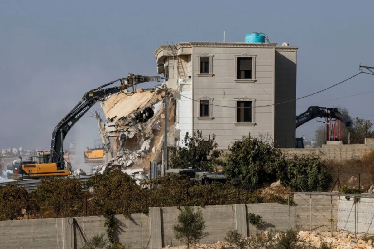 Israel to close occupied West Bank crossings as Hebron lockdown continues