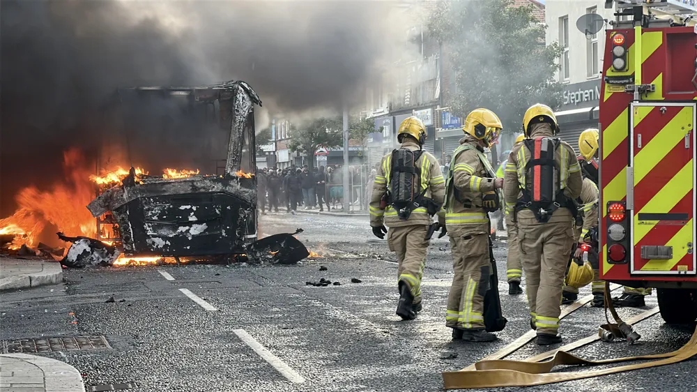 Nordirland: Ausschreitungen und Proteste nach Messerangriff in Belfast