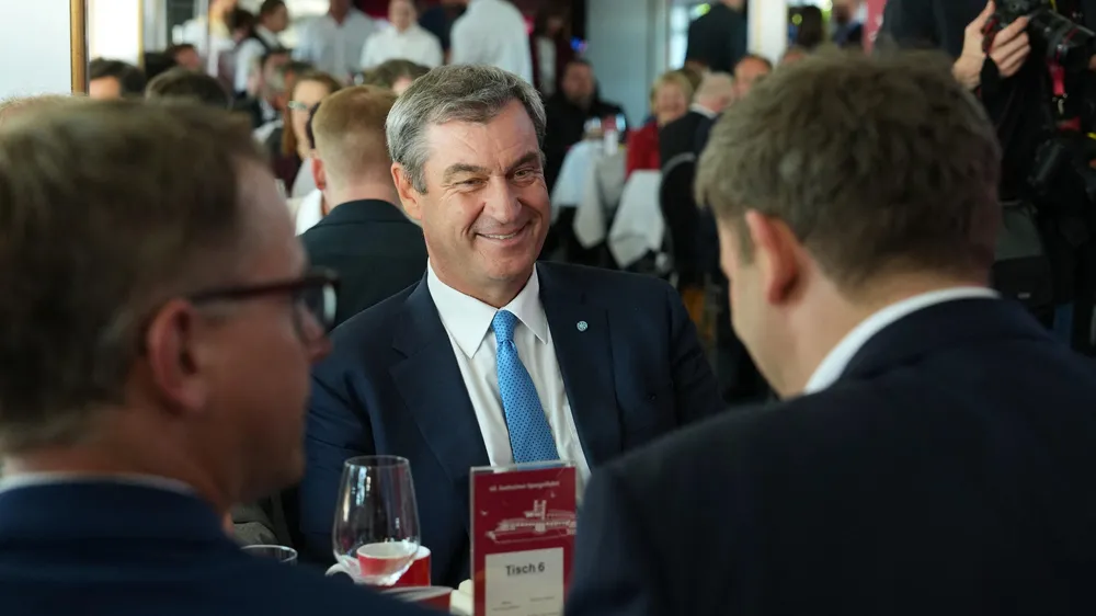 Spargelfahrt der Seeheimer: Söder, Linnemann und Gewerkschaften bei Bootstour der SPD