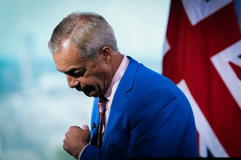 Nigel Farage: Nigel Farage tritt zurück – und gleich wieder an
