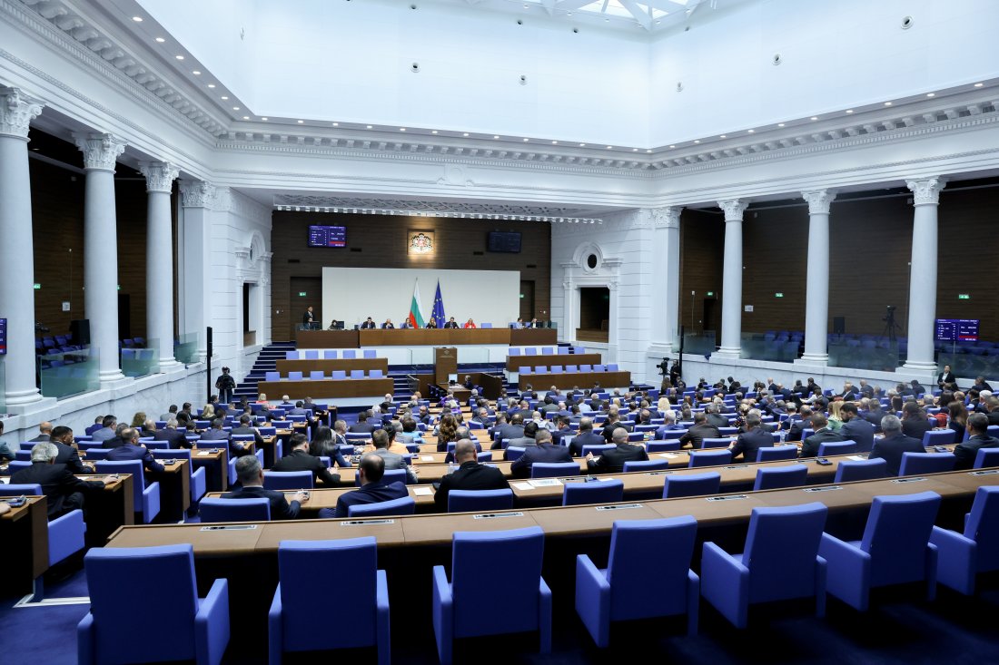Първи работен ден на депутатите: Спорове за правилника на Народното събрание