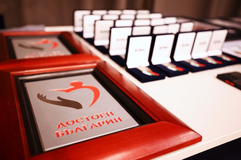 Тихите герои: 29 нови "Достойни българи" получиха признание за добрите си дела