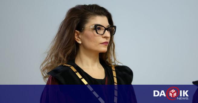 Десислава Атанасова: Не съм пътувала с частен полет до Дубай с Пеевски