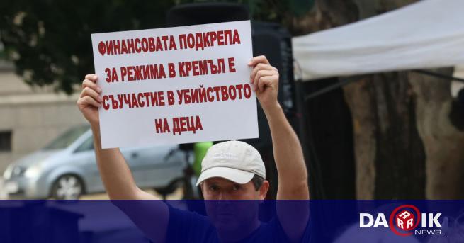 „Радев не може да продължава повече да бъде министър-председател“: Протест срещу властта в София