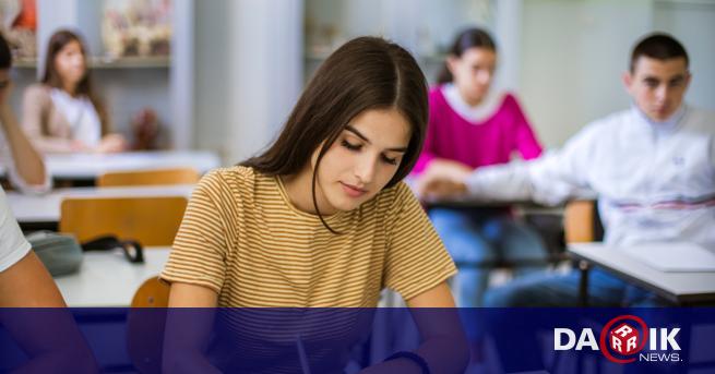 Кои са най-желаните гимназии в София след 7. клас: Как се промениха баловете през последните три години