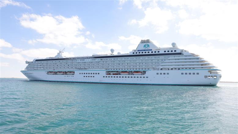 قناة السويس تحتضن حدثا سياحيا عالميا على متن السفينة Crystal Serenity