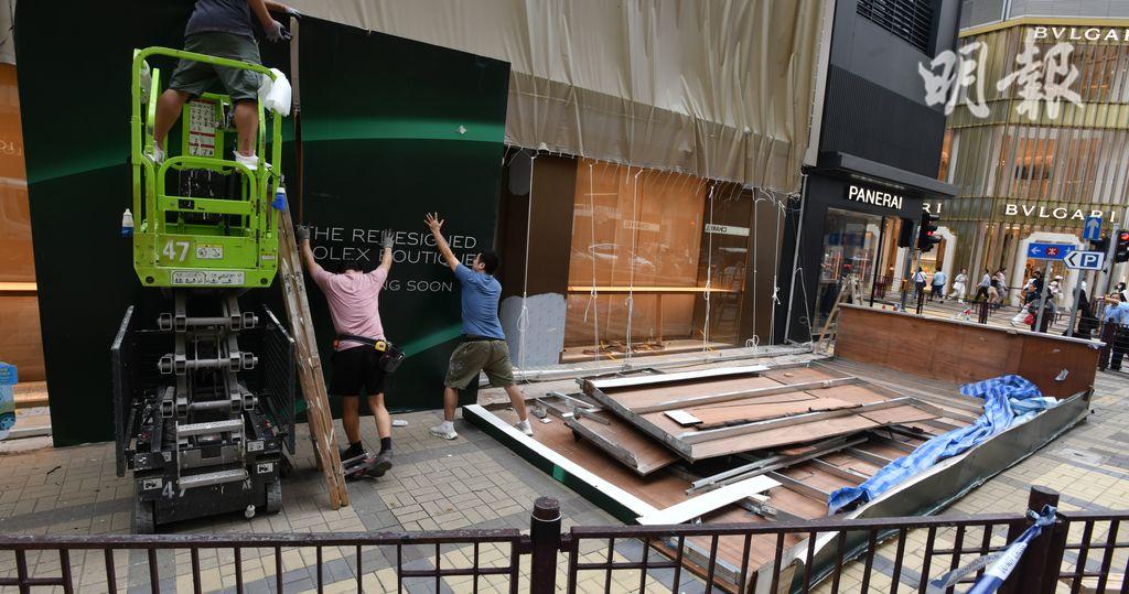 Pedestrian Injured by Collapsed Hoarding on Canton Road, Tsim Sha Tsui