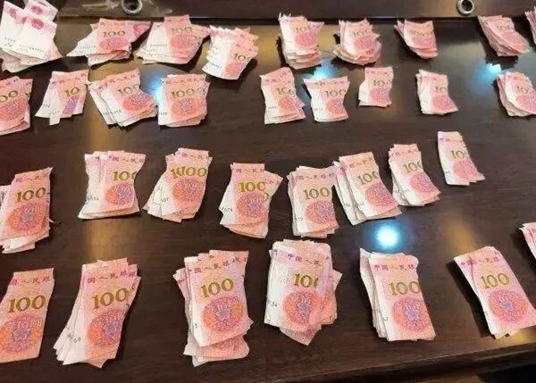 Elderly Man Tears Up Pension Savings; Bank Spends Over 20 Days Piecing Them Together for Exchange