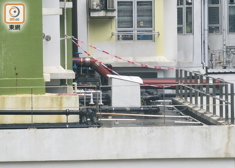 Woman falls from building in Sau Mau Ping, dies in hospital after being found unconscious on platform