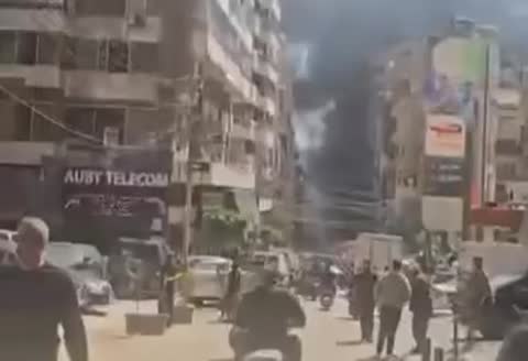 💥🇱🇧 Beirut hit by up to 100 airstrikes