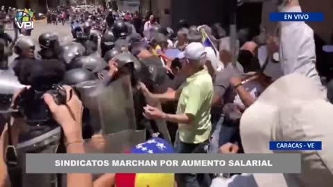 Venezuelan workers protest inflation, demand higher pay