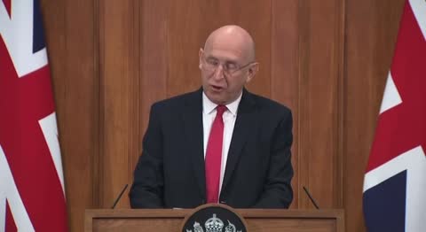 UK: Russian submarines in waters, warns Putin on cables